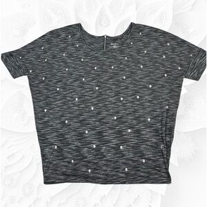 Women’s Short Sleeve Heather Gray Shirt w/ Tiny Skulls